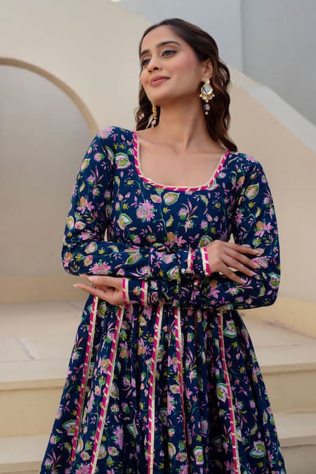 Pomcha Jaipur Blue Cotton, Net Square Neck Floral Print Anarkali Kurta Set Online at Aza Fashions Pomcha Jaipur_Blue Cotton, Net Square Neck Floral Print Anarkali Kurta Set _Online_at_Aza_Fashions