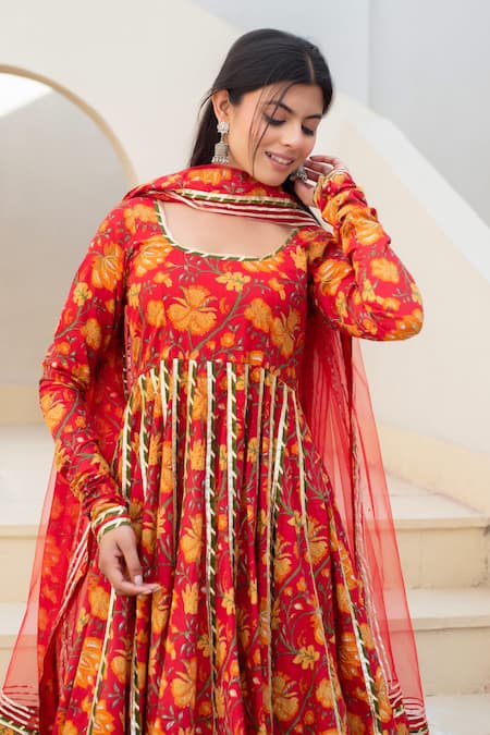 Buy_Pomcha Jaipur_Red Cotton, Net Embroidery, Zari Square Neck Floral Anarkali Set With Dupatta 