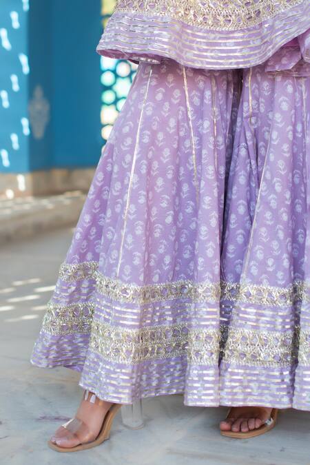 Pomcha Jaipur_Lilac Cotton, Net Embroidery Square Neck Printed Kurta Set  _at_Aza_Fashions