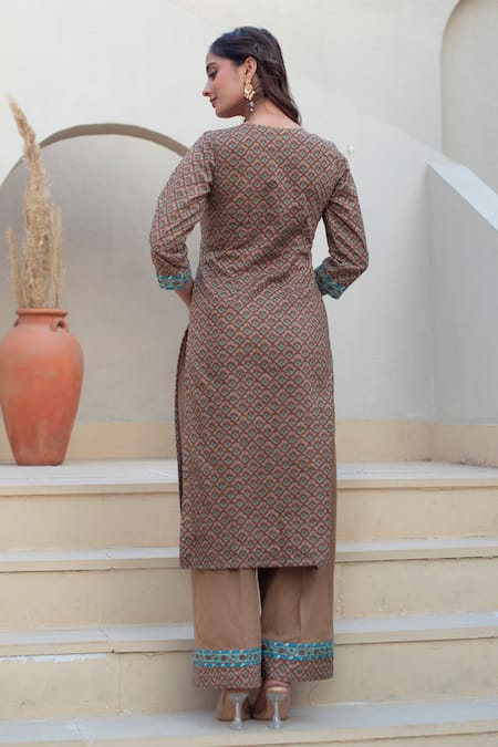 Pomcha Jaipur Brown Cotton Open Neck Printed Kurta Set With Dupatta Online at Aza Fashions Pomcha Jaipur_Brown Cotton Open Neck Printed Kurta Set With Dupatta _Online_at_Aza_Fashions