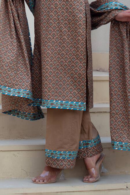 Buy Pomcha Jaipur Brown Cotton Open Neck Printed Kurta Set With Dupatta Online at Aza Fashions Buy_Pomcha Jaipur_Brown Cotton Open Neck Printed Kurta Set With Dupatta _Online_at_Aza_Fashions