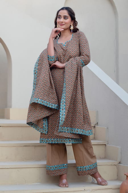 Pomcha Jaipur Brown Cotton Open Neck Printed Kurta Set With Dupatta at Aza Fashions Pomcha Jaipur_Brown Cotton Open Neck Printed Kurta Set With Dupatta _at_Aza_Fashions