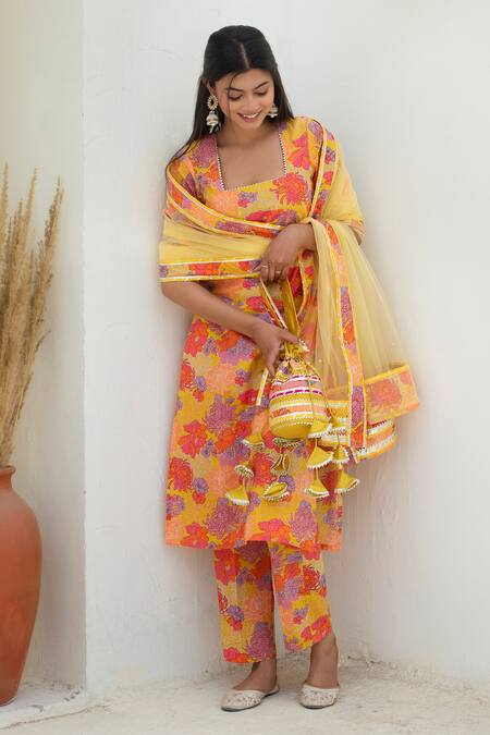 Buy Pomcha Jaipur Yellow Cotton, Net Square Neck Floral Printed Kurta Set Online at Aza Fashions Buy_Pomcha Jaipur_Yellow Cotton, Net Square Neck Floral Printed Kurta Set _Online_at_Aza_Fashions