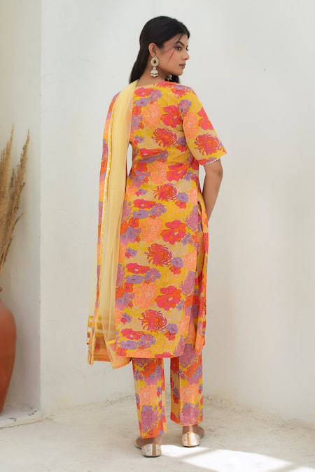 Pomcha Jaipur Yellow Cotton, Net Square Neck Floral Printed Kurta Set Online at Aza Fashions Pomcha Jaipur_Yellow Cotton, Net Square Neck Floral Printed Kurta Set _Online_at_Aza_Fashions