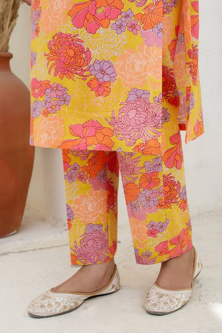 Buy Pomcha Jaipur Yellow Cotton, Net Square Neck Floral Printed Kurta Set Buy_Pomcha Jaipur_Yellow Cotton, Net Square Neck Floral Printed Kurta Set