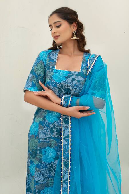 Pomcha Jaipur Blue Cotton, Net Square Neck Printed Straight Kurta Set at Aza Fashions Pomcha Jaipur_Blue Cotton, Net Square Neck Printed Straight Kurta Set _at_Aza_Fashions