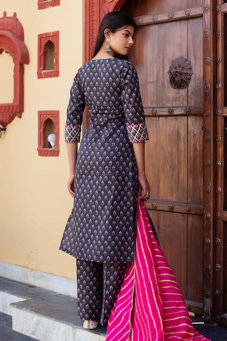 Pomcha Jaipur Gray Cotton Tassels V-neck Printed Kurta Set Online at Aza Fashions Pomcha Jaipur_Gray Cotton Tassels V-neck Printed Kurta Set _Online_at_Aza_Fashions