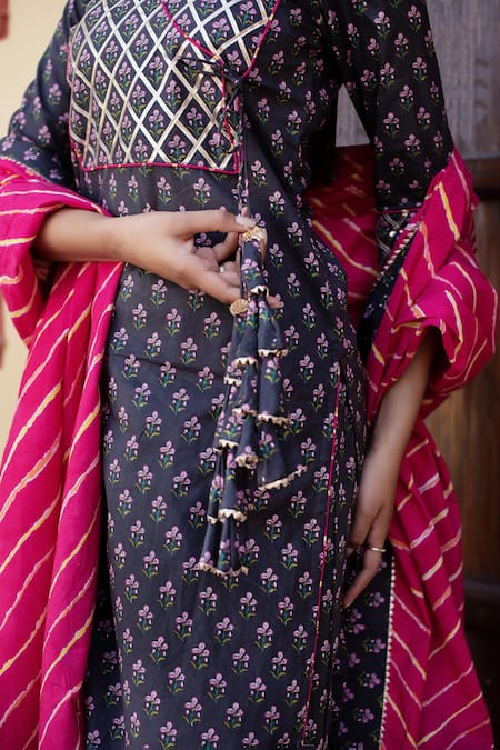 Buy Pomcha Jaipur Gray Cotton Tassels V-neck Printed Kurta Set Buy_Pomcha Jaipur_Gray Cotton Tassels V-neck Printed Kurta Set