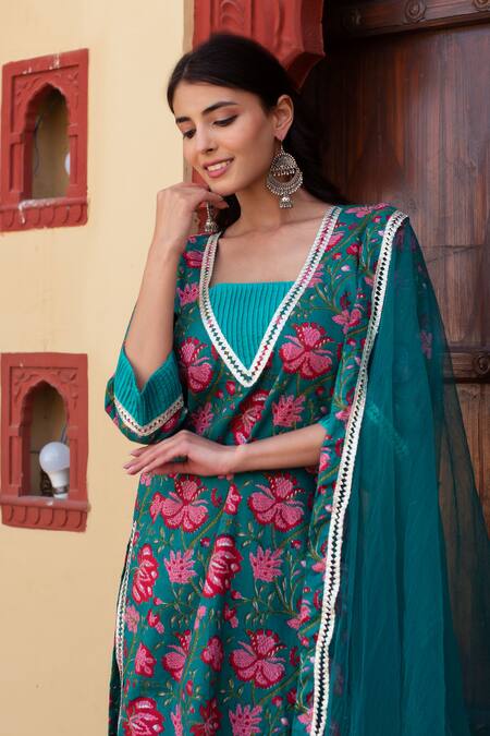 Buy_Pomcha Jaipur_Teal Cotton, Net Embroidery V-neck Blue Floral Printed Kurta Set _Online_at_Aza_Fashions