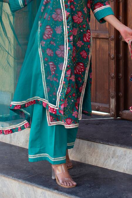 Shop_Pomcha Jaipur_Teal Cotton, Net Embroidery V-neck Blue Floral Printed Kurta Set _Online_at_Aza_Fashions