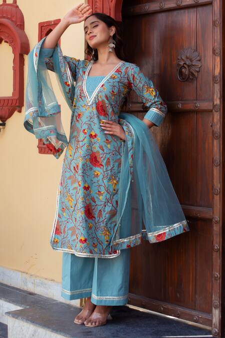 Shop Pomcha Jaipur Blue Cotton, Net Embroidery V-neck Floral Printed Kurta Set Online at Aza Fashions Shop_Pomcha Jaipur_Blue Cotton, Net Embroidery V-neck Floral Printed Kurta Set _Online_at_Aza_Fashions