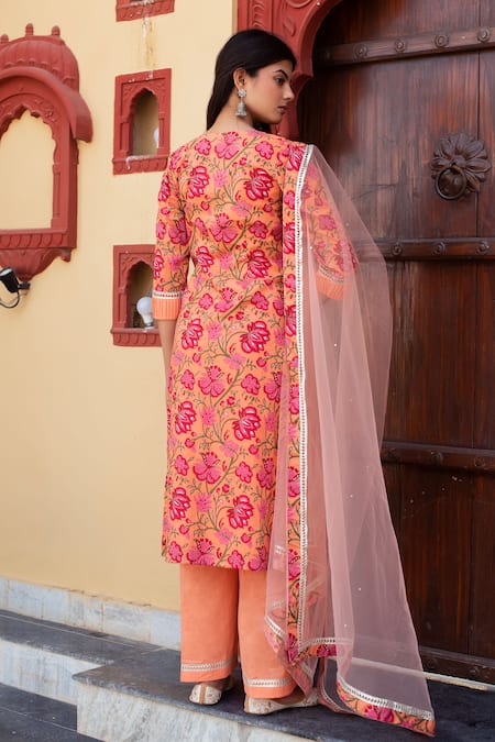 Pomcha Jaipur Floral Printed Kurta Set 