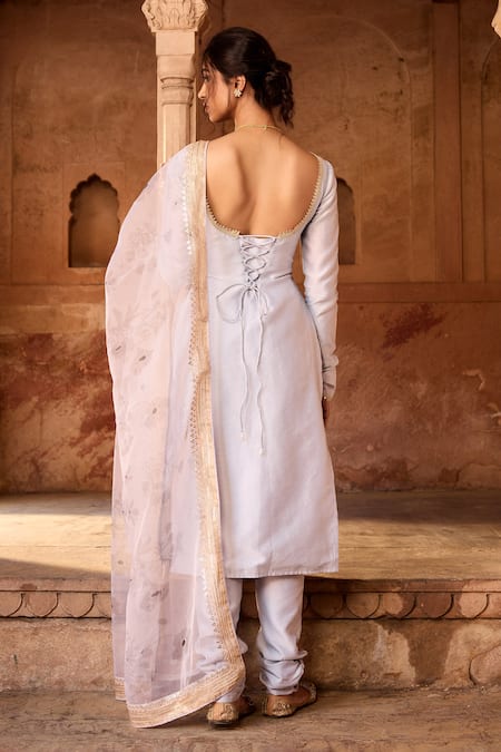 Shop SAANJH BY LEA Gray Chanderi, Organza Embroidery Sweetheart Neck Grey-blue Kurta Set at Aza Fashions Shop_SAANJH BY LEA_Gray Chanderi, Organza Embroidery Sweetheart Neck Grey-blue Kurta Set _at_Aza_Fashions