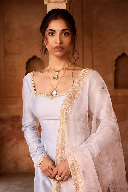 Buy SAANJH BY LEA Gray Chanderi, Organza Embroidery Sweetheart Neck Grey-blue Kurta Set Online at Aza Fashions Buy_SAANJH BY LEA_Gray Chanderi, Organza Embroidery Sweetheart Neck Grey-blue Kurta Set _Online_at_Aza_Fashions