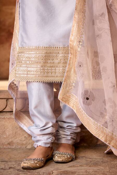 Shop SAANJH BY LEA Gray Chanderi, Organza Embroidery Sweetheart Neck Grey-blue Kurta Set Online at Aza Fashions Shop_SAANJH BY LEA_Gray Chanderi, Organza Embroidery Sweetheart Neck Grey-blue Kurta Set _Online_at_Aza_Fashions