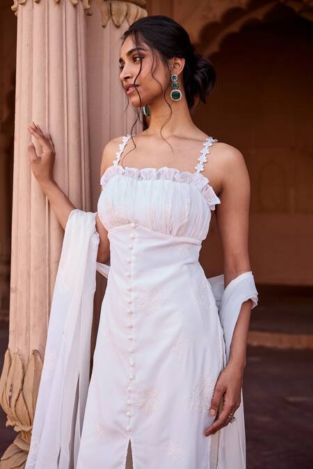 SAANJH BY LEA White Georgette Lace, Embroidery Square Neck Floral Kurta Set Online at Aza Fashions SAANJH BY LEA_White Georgette Lace, Embroidery Square Neck Floral Kurta Set _Online_at_Aza_Fashions