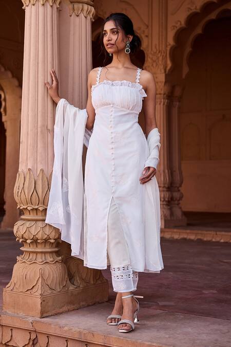 Shop SAANJH BY LEA White Georgette Lace, Embroidery Square Neck Floral Kurta Set Online at Aza Fashions Shop_SAANJH BY LEA_White Georgette Lace, Embroidery Square Neck Floral Kurta Set _Online_at_Aza_Fashions