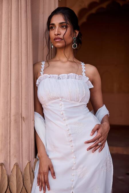 SAANJH BY LEA White Georgette Lace, Embroidery Square Neck Floral Kurta Set at Aza Fashions SAANJH BY LEA_White Georgette Lace, Embroidery Square Neck Floral Kurta Set _at_Aza_Fashions