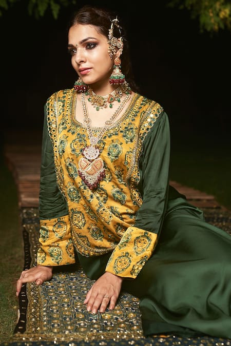 Shop Sheeshakari Green Silk Beads, Embroidery Round Neck Moss Kaftan With Yoke at Aza Fashions Shop_Sheeshakari_Green Silk Beads, Embroidery Round Neck Moss Kaftan With Yoke _at_Aza_Fashions