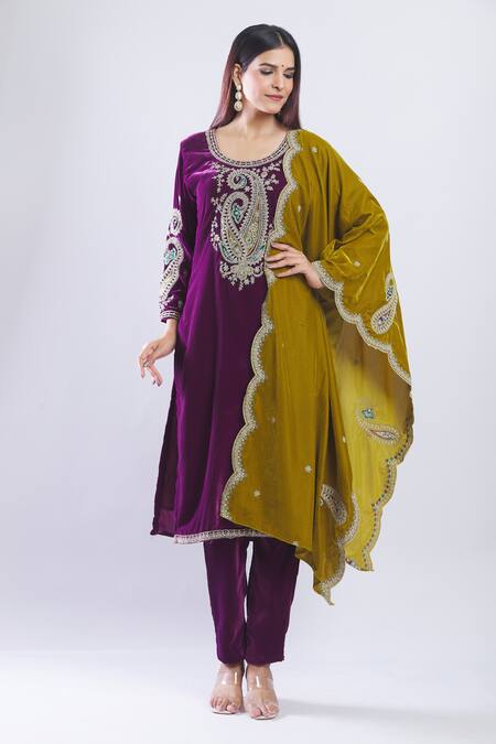 Samyukta Singhania_Purple Velvet Embroidery Round Neck Heavy Kurta Set With Dupatta _at_Aza_Fashions