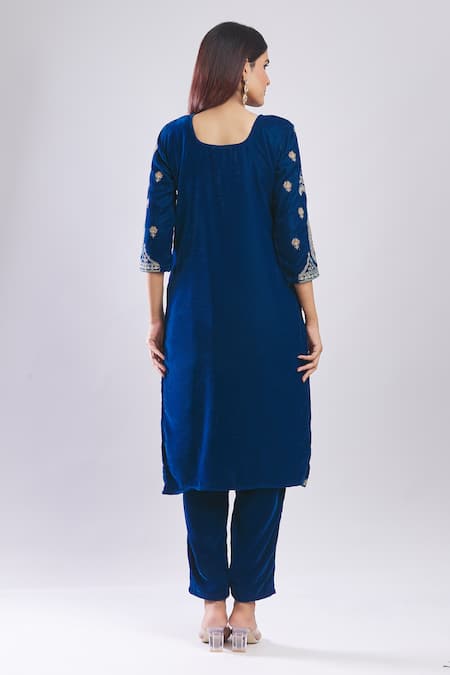 Shop Samyukta Singhania Teal Velvet Embroidery Round Neck Kurta Set With Dupatta at Aza Fashions Shop_Samyukta Singhania_Teal Velvet Embroidery Round Neck Kurta Set With Dupatta _at_Aza_Fashions