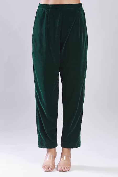 Samyukta Singhania_Green Velvet Sequins, Embroidery Round Neck Heavy Kurta Set With Dupatta _Online_at_Aza_Fashions