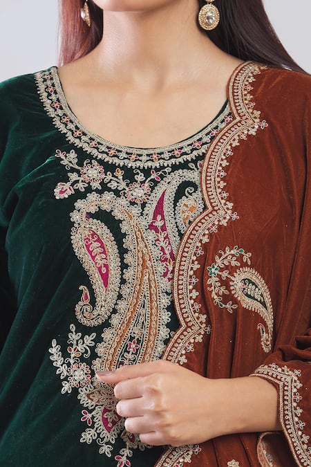 Shop_Samyukta Singhania_Green Velvet Sequins, Embroidery Round Neck Heavy Kurta Set With Dupatta _Online_at_Aza_Fashions