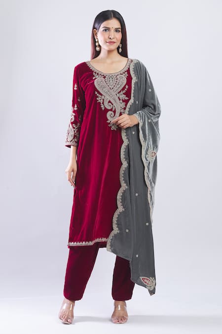 Samyukta Singhania_Maroon Velvet Embroidery Scoop Neck Kurta Set With Dupatta _at_Aza_Fashions