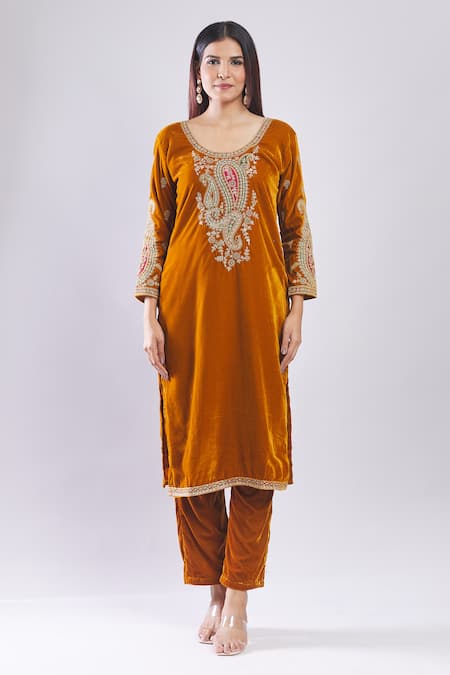 Buy_Samyukta Singhania_Mustard Velvet Embroidery Round Neck Heavy Kurta Set With Dupatta _Online_at_Aza_Fashions