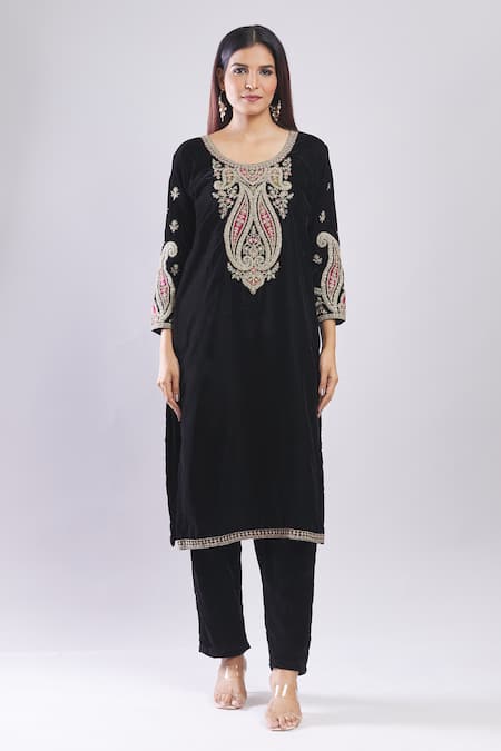 Samyukta Singhania Black Velvet Embroidery Round Neck Kurta Set With Dupatta Online at Aza Fashions Samyukta Singhania_Black Velvet Embroidery Round Neck Kurta Set With Dupatta _Online_at_Aza_Fashions