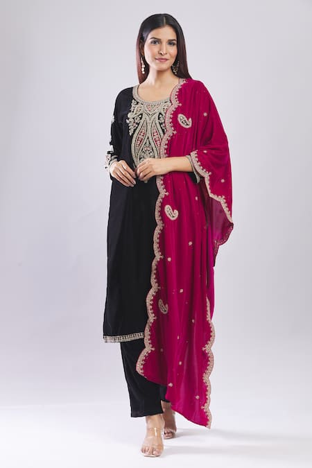 Samyukta Singhania Black Velvet Embroidery Round Neck Kurta Set With Dupatta at Aza Fashions Samyukta Singhania_Black Velvet Embroidery Round Neck Kurta Set With Dupatta _at_Aza_Fashions