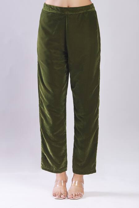 Samyukta Singhania_Green Velvet Embroidery Round Neck Heavy Kurta Set With Dupatta _Online_at_Aza_Fashions