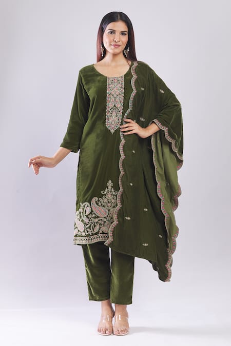 Shop_Samyukta Singhania_Green Velvet Embroidery Round Neck Heavy Kurta Set With Dupatta _Online_at_Aza_Fashions