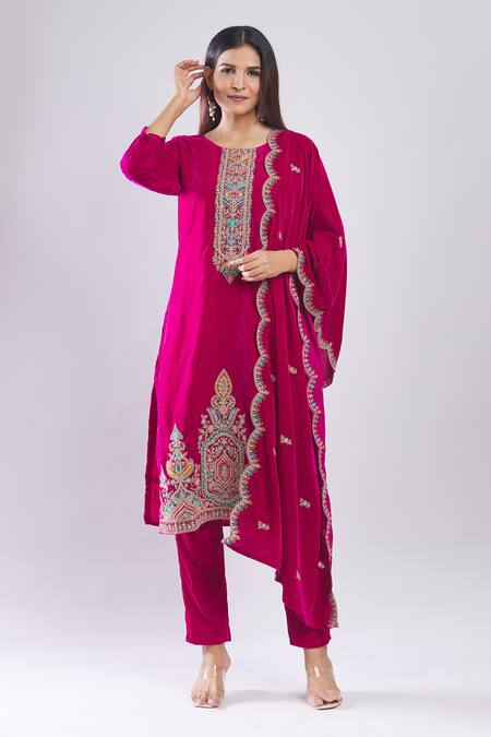 Samyukta Singhania_Pink Velvet Embroidery Round Neck Heavy Kurta And Dupatta Set _at_Aza_Fashions