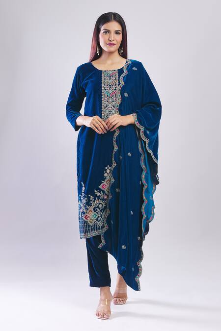 Samyukta Singhania_Blue Velvet Embroidery Round Neck Heavy Kurta Set _Online_at_Aza_Fashions