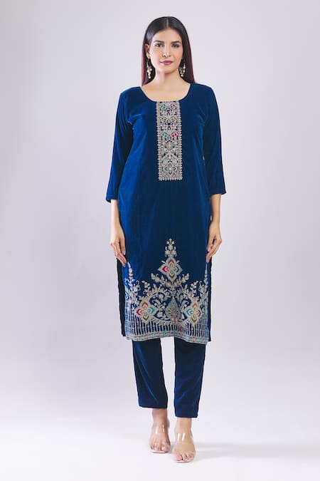 Samyukta Singhania_Blue Velvet Embroidery Round Neck Heavy Kurta Set _at_Aza_Fashions