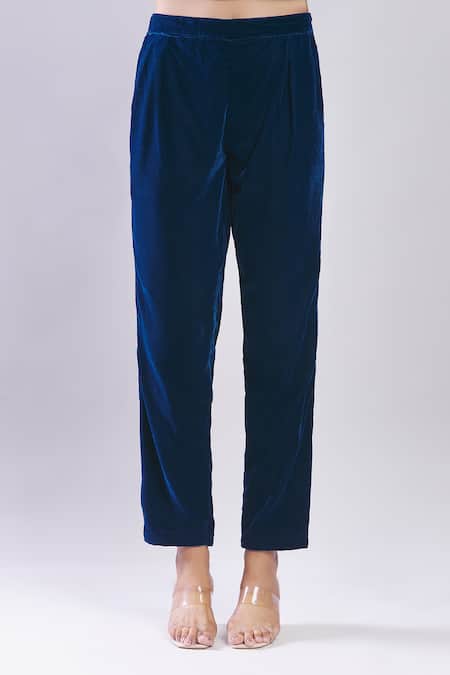 Buy_Samyukta Singhania_Blue Velvet Embroidery Round Neck Heavy Kurta Set 