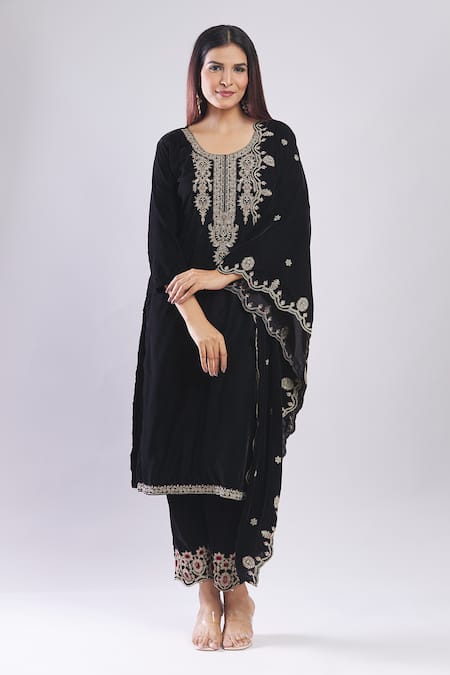 Buy_Samyukta Singhania_Black Velvet Embroidery Round Neck Kurta Set With Dupatta 