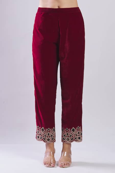 Samyukta Singhania_Maroon Velvet Embroidery Round Neck Kurta Set With Dupatta _at_Aza_Fashions