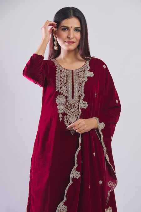 Buy_Samyukta Singhania_Maroon Velvet Embroidery Round Neck Kurta Set With Dupatta 