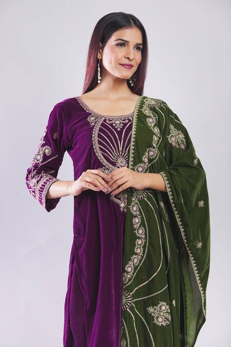 Samyukta Singhania_Purple Velvet Embroidery Round Neck Heavy Kurta Set _Online_at_Aza_Fashions