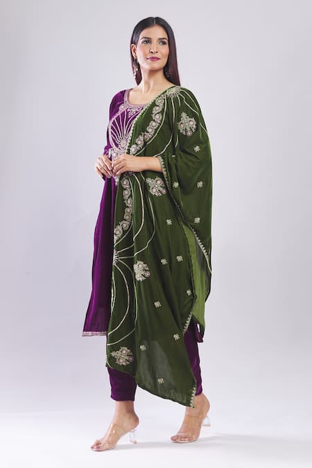 Buy_Samyukta Singhania_Purple Velvet Embroidery Round Neck Heavy Kurta Set 