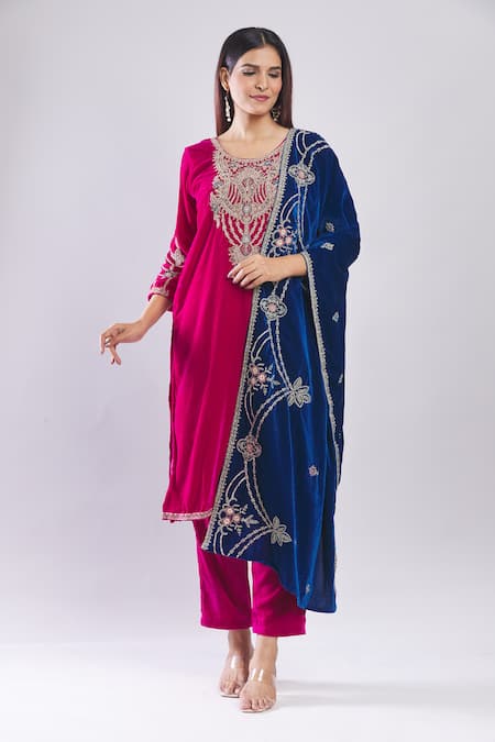 Samyukta Singhania_Magenta Velvet Embroidery Round Neck Kurta Set With Dupatta _at_Aza_Fashions