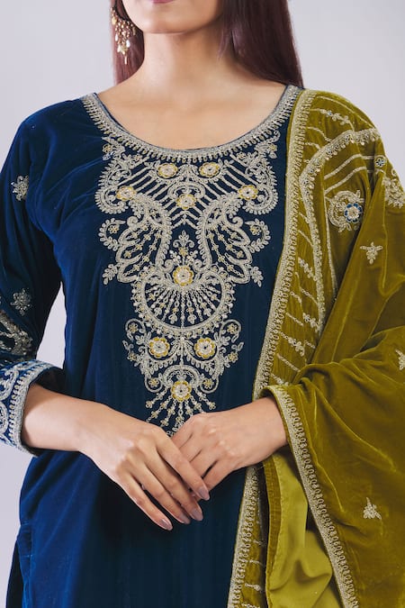 Buy_Samyukta Singhania_Teal Velvet Embroidery Round Neck Kurta Set With Dupatta 