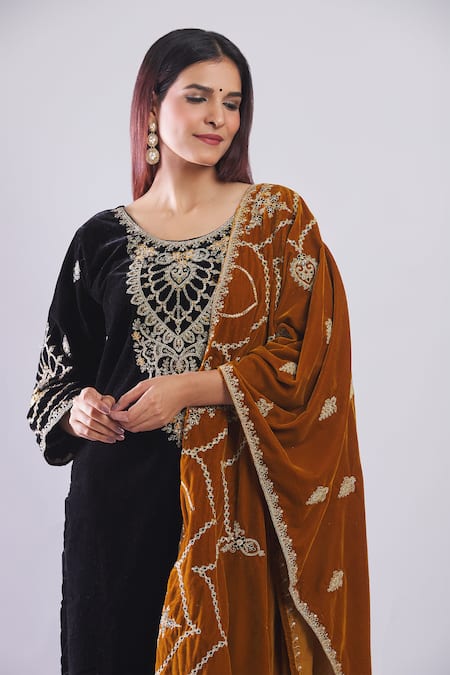 Buy_Samyukta Singhania_Black Velvet Embroidery Round Neck Kashida Kurta Set With Dupatta _Online_at_Aza_Fashions