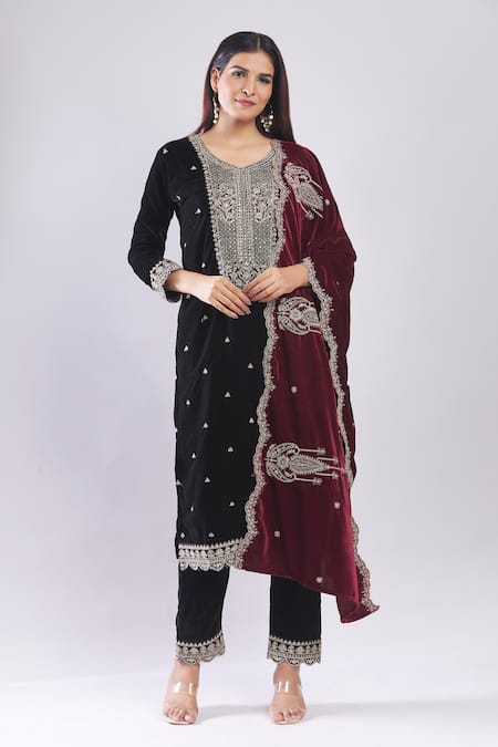 Buy Samyukta Singhania Black Velvet Embroidery V-neck Kurta Set With Dupatta Online at Aza Fashions Buy_Samyukta Singhania_Black Velvet Embroidery V-neck Kurta Set With Dupatta _Online_at_Aza_Fashions