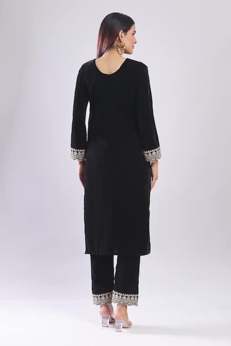 Shop Samyukta Singhania Black Velvet Embroidery V-neck Kurta Set With Dupatta at Aza Fashions Shop_Samyukta Singhania_Black Velvet Embroidery V-neck Kurta Set With Dupatta _at_Aza_Fashions