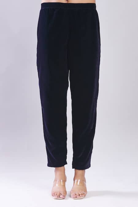 Buy_Samyukta Singhania_Blue Velvet Embroidery Round Neck Heavy Kurta Set With Dupatta _Online_at_Aza_Fashions