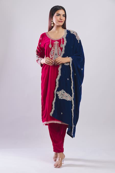 Buy_Samyukta Singhania_Pink Velvet Embroidery, Sequins Round Neck Magenta Kurta Set With Dupatta _Online_at_Aza_Fashions