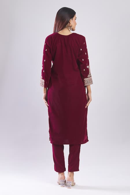 Samyukta Singhania Heavy Velvet Kurta Set With Dupatta